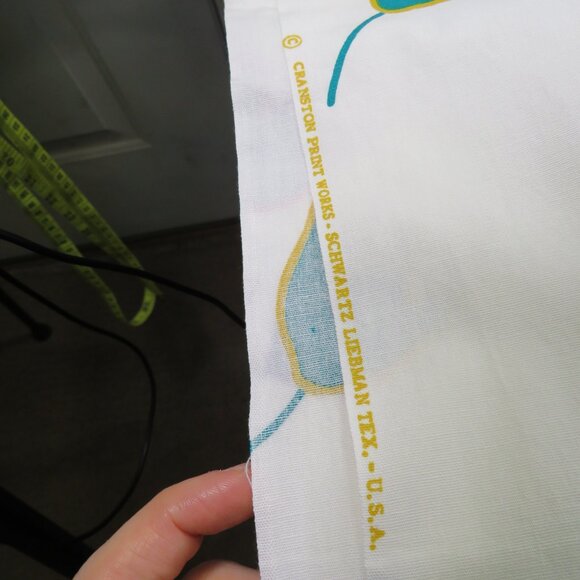 Modern Tulips with colorful outline on white FARBRIC cotton poly 3+ yards - Picture 8 of 8